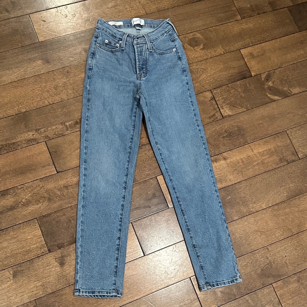 Universal Thread Light Blue Straight Leg Jeans